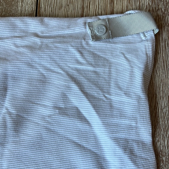 lululemon White & Grey Striped Wrap - Picture 2 of 4